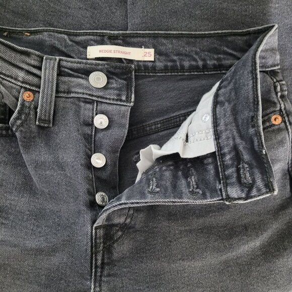 Levis Wedgie Straight High-Rise Button Fly Jeans Womens Size 25 Black Denim - Picture 3 of 6